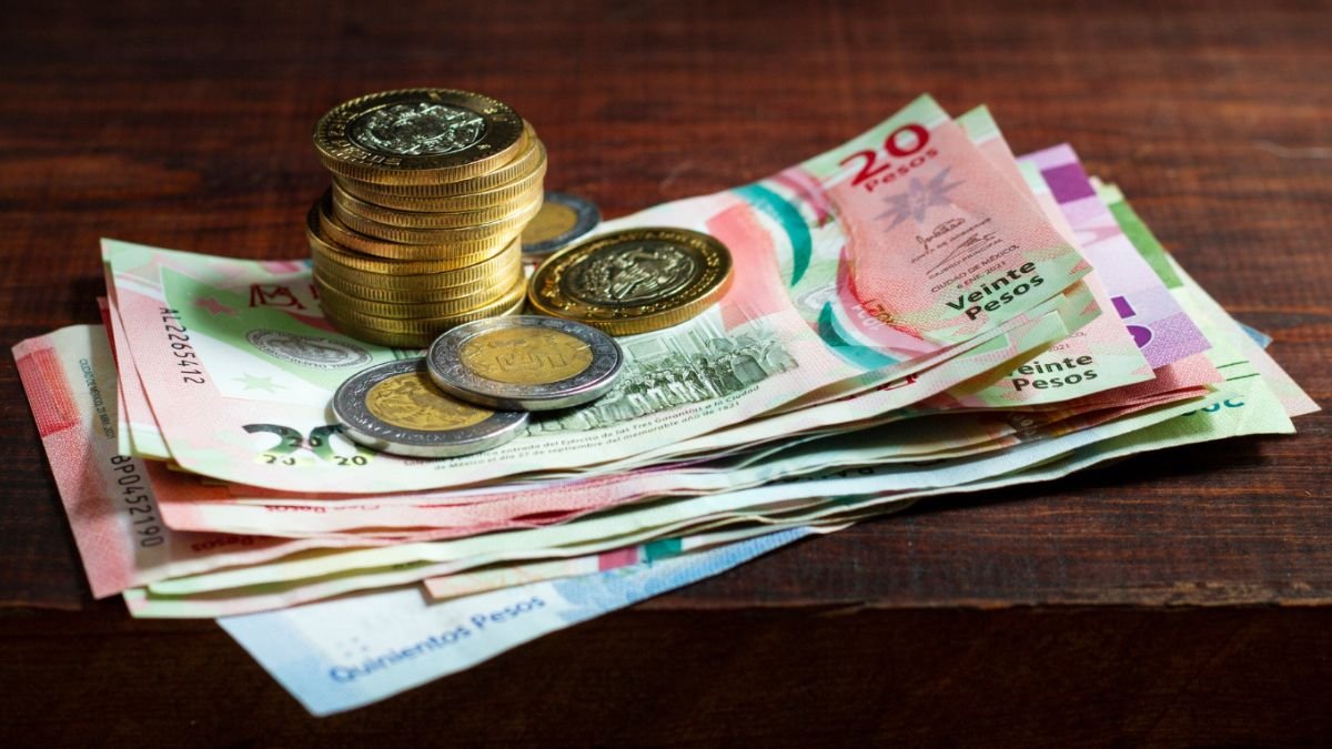 How Much Money Should You Save Every Month? 2 How Much Money Should You Save Every Month?